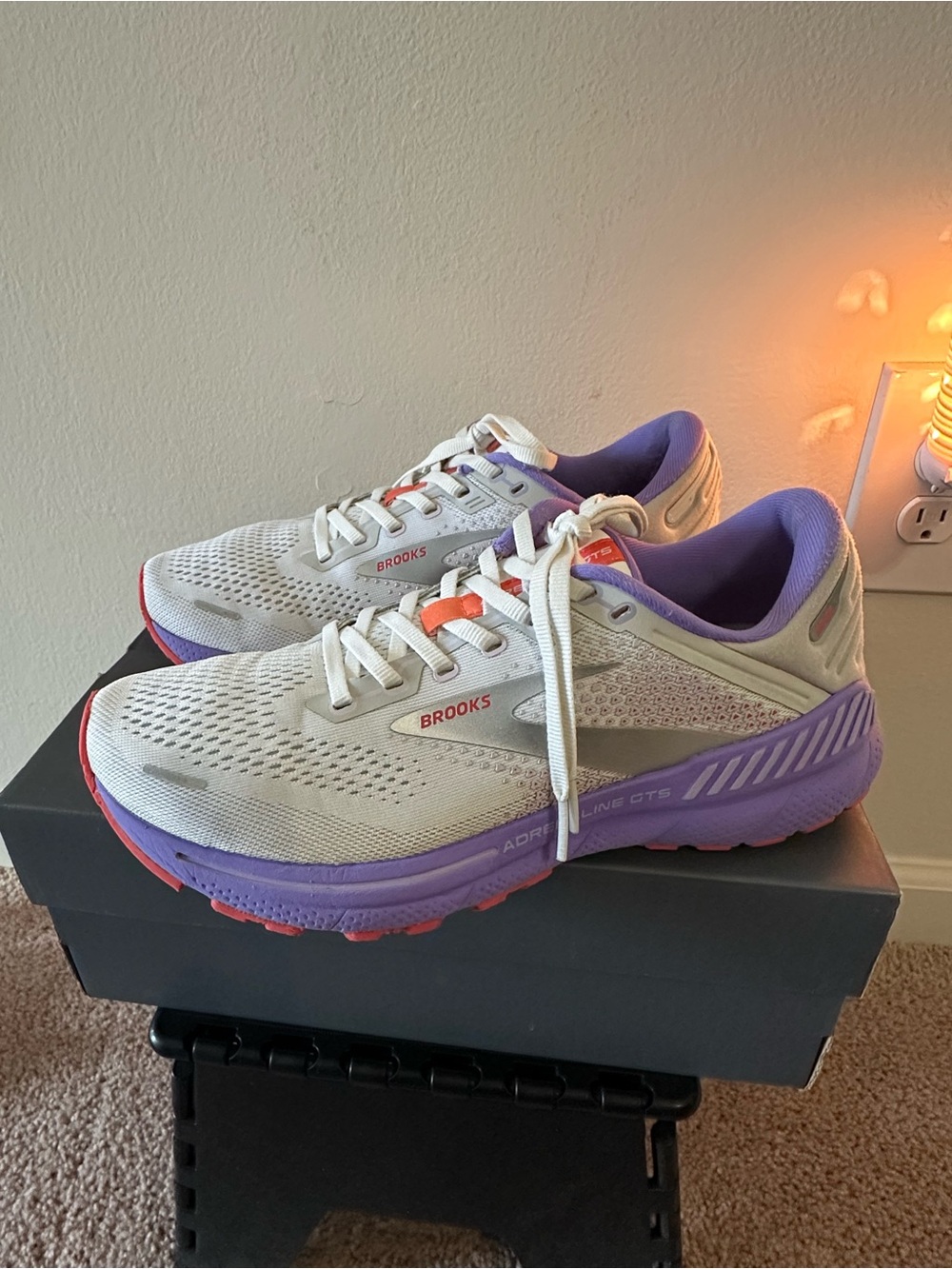 Brooks Adrenaline GTS 22, Women's White and Purple Running Shoes. Size 10.5
